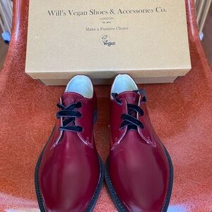 Elegant Red Leather Oxfords with Polished Finish